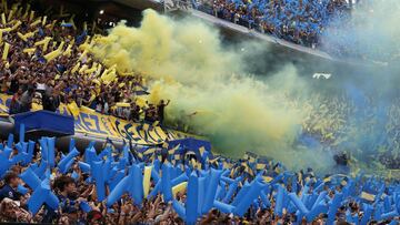 BAS23. BUENOS AIRES (ARGENTINA), 11/11/2018.- Aficionados de Boca Juniors celebran hoy durante el primer partido de la final de la Copa Libertadores entre Boca Juniors y River Plate, en el estadio la Bombonera de Buenos Aires (Argentina). EFE/Juan Ignacio