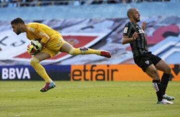 Sergio Álvarez y Nordin Amrabat.