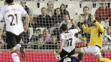 <b>SIN PENALTI Y GOL DE COSTA. </b>Alba ayer anotó su quinto gol y hubo dos jugadas polémicas: un penalti en contra del Rayo, que no fue, y un gol mal anulado a Ricardo Costa.