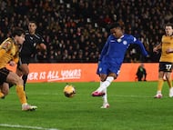 Chelsea thrashed Championship side Hull City in the FA Cup fourth round.