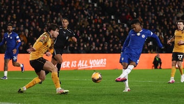 Chelsea thrashed Championship side Hull City in the FA Cup fourth round.