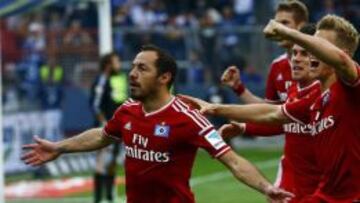 La &uacute;ltima imagen de Marcelo D&iacute;az en Hamburgo, celebrando la permanencia con un golazo de tiro libre.