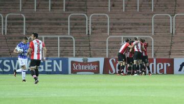 Estudiantes celebra el gol ante Godoy.