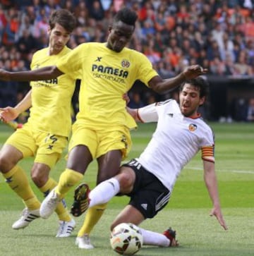 Bailly con Dani Parejo.