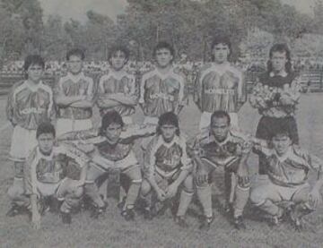 Jorge Pellicer fue futbolista profesional entre 1984 y 1992. Se inició en Audax Italiano. En la imagen, arriba, segundo de derecha a izquierda.