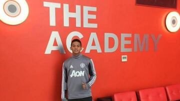 Wilson Tilve, jugador colombiano de 16 años, en las instalaciones del Manchester United en Carrington.