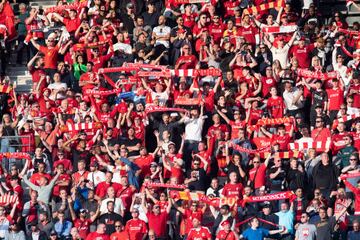 Liverpool y Real Madrid, disputan el título internacional más importante del mundo del fútbol en el Stade de France de París. Los ingleses, con Luis Díaz en cancha desde el arranque, buscan su séptima Champions League. Por otro lado, el Real Madrid, club más ganador del torneo, cuenta con 13 actualmente y, de la mano de Karim Benzema, Modrić y Vinicius Jr, buscan ratificar su condición de favoritos.