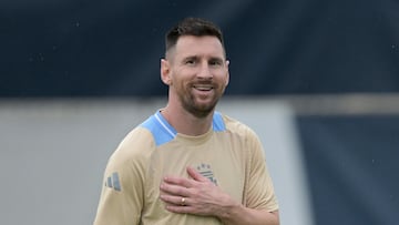 Argentina's forward #10 Lionel Messi takes part in a training session ahead of the Conmebol 2024 Copa America tournament final match between Argentina and Colombia, at the FIU college football and soccer stadium on the campus of Florida International University in Miami, Florida, July 11, 2024.  (Photo by JUAN MABROMATA / AFP)