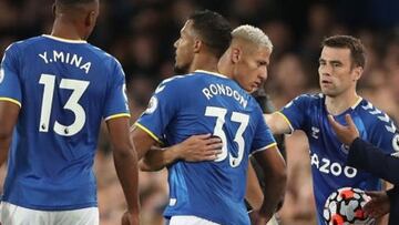 Rond車n debut車 con el Everton