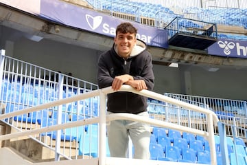 Jokin Gabilondo en la grada de La Rosaleda.