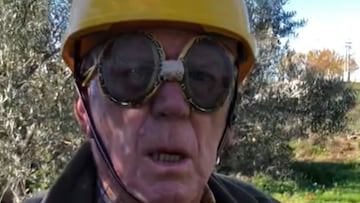 Su abuelo se fabrica, ni más ni menos, que las mejores gafas de la historia