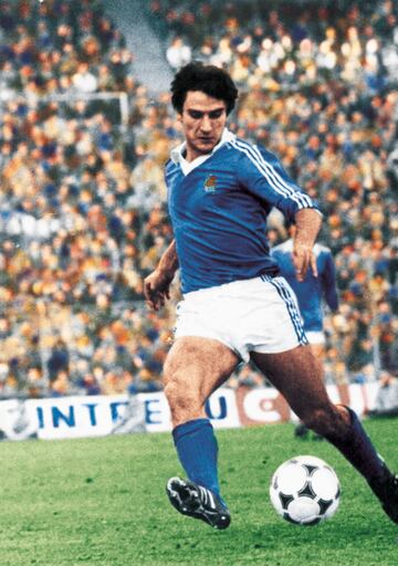 Jugó durante ocho temporadas en la Real Sociedad desde 1978 hasta 1986.