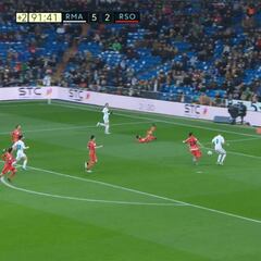 El Bernabéu estalló contra Benzema tras fallar esta ocasión