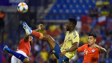 Chile&#039;s  midfielder Claudio Baeza and Chile&#039;s  midfielder Arturo Vidal (L) challenge Colombia&#039;s  midfielder Jefferson Lerma during their International Friendy football match at the Rico Perez Stadium in Alicante, on October 12, 2019. (Photo