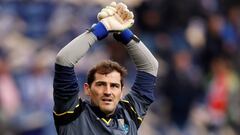 Soccer Football - Champions League Quarter Final Second Leg - FC Porto v Liverpool - Estadio do Dragao, Porto, Portugal - April 17, 2019  FC Porto&#039;s Iker Casillas during the warm up before the match   Action Images via Reuters/Andrew Boyers