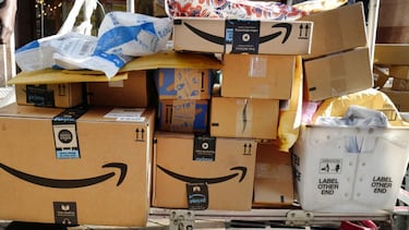 Compra un disco duro de 120 euros, no funciona, su amigo se lo abre y al menos el mal trago lo pasa en compañía