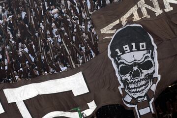 Soccer Football - 2. Bundesliga - Hamburger SV v St Pauli - Volksparkstadion, Hamburg, Germany - September 30, 2018  St Pauli fans    REUTERS/Fabian Bimmer  