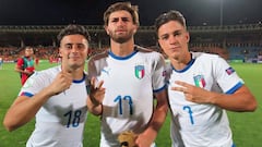 Los goleadores italianos celebran el triunfo ante Armenia.