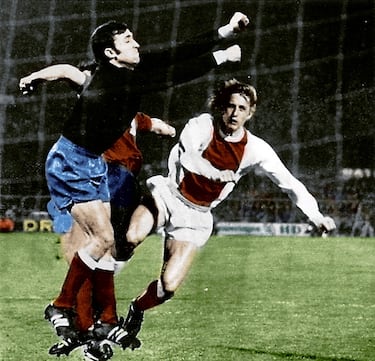Ele jogou quase toda a sua carreira no Atlético de Madrid, entre 1962 e 1975 (exceto por uma temporada, 64-64 em Pontevedra). 74-75 tocou no Celta de Vigo.