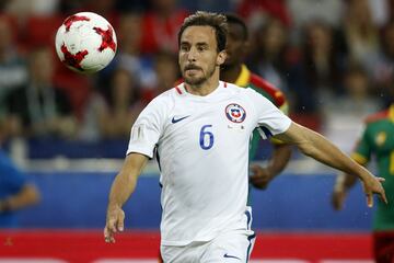 Futbol, Camerun vs Chile
Copa Confederaciones 2017
El jugador de la seleccion chilena Jose Pedro Fuenzalida controla el balon durante el partido del grupo B de la Copa Confederaciones contra Camerun disputado en el estadio Arena Spartak de Moscu, Rusia.
18/06/2017
Andres Pina/Photosport
******

Football, Cameroon vs Chile
Confederations Cup, Russia 2017
Chile's player Jose Pedro Fuenzalida controls the ball during the group B football match of the Confederations Cup against Cameroon at the Spartak Arena stadium in Moscow, Russia.
18/06/2017
Andres Pina/Photosport