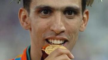 <b>EL GRAN HÉROE. </B>Hicham El Guerrouj fue el gran protagonista de Atenas 2004 tras igualar la gesta de Paavo Nurmi.