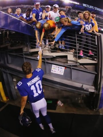 Un espectacular touchdown de retorno de Rashad Ross pondr¨ªa el definitivo 21 a 32, pero no dar¨ªa tiempo ya para m¨¢s. Washington reaccion¨® demasiado tarde y los Giants lograron cerrar por fin un partido, a diferencia de lo acontecido en las dos primeras semanas. Eli Manning logr¨® un partido s¨®lido con 23 pases de 32 intentos para 279 yardas y 2 touchdowns, mientras que su homologo Kirk Cousins sufri¨® durante la mayor parte del partido para acabar con 30 pases completos de 49 para 316 yardas, 1 touchdown y dos intercepciones.