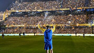 La noche de Román: fútbol, emociones y ovaciones en La Bombonera