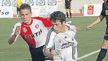 <b>HABILIDAD. </b>Jiménez, durante el partido contra el Feyenoord.
