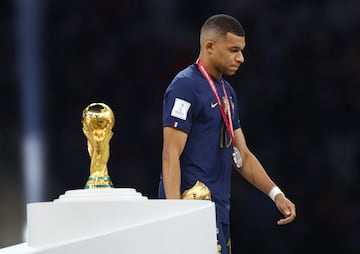 MBappé, que fue Bota de Oro del torneo, junto a la Copa del Mundo.