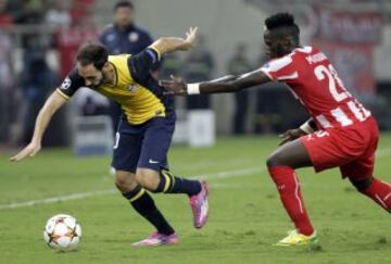 Juanfran ante Arthur Masuaku.