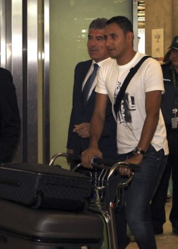 Llegada al aeropuerto Adolfo Suárez Madrid-Barajas de Keylor Navas.