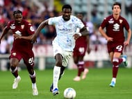 Inter Milan's French forward #9 Marcus Thuram (C) runs with the ball during the Italian Serie A football match between Torino and Inter Milan at the Olympic Stadium Grande Torino in Turin on April 26, 2026. (Photo by MARCO BERTORELLO / AFP)