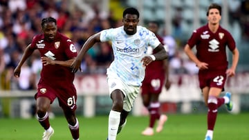 Inter Milan's French forward #9 Marcus Thuram (C) runs with the ball during the Italian Serie A football match between Torino and Inter Milan at the Olympic Stadium Grande Torino in Turin on April 26, 2026. (Photo by MARCO BERTORELLO / AFP)