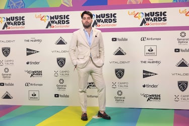 El artista Chema Rivas a su llegada a la alfombra roja. 
 