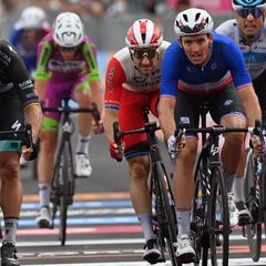 Démare deja a Sagan sin su primera victoria en el Giro