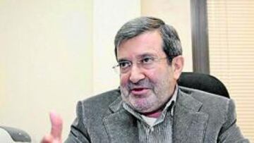 <b>COMPARECENCIA ESPERADA. </b>Santiago Llorente pasó ayer revista a toda la actualidad del equipo.