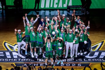 El Unicaja de M¨¢laga, campe¨®n de la BCLtras ganar 67-83 al Galatasaray. Segundo a?o consecutivo que conquista el trofeo.