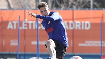 Santiago Arias durante un entrenamiento con Atl&eacute;tico de Madrid.