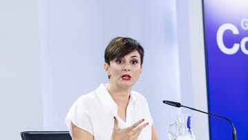 La ministra Portavoz del Gobierno, Isabel Rodríguez, comparece tras la reunión del Consejo de Ministros, en el Palacio de la Moncloa, a 19 de septiembre de 2023, en Madrid (España). Durante la rueda de prensa se ha reconocido la existencia de una "alarma social" generada por casos como el de varios menores implicados en la presunta manipulación, con Inteligencia Artificial, de imágenes de chicas (también menores) sin ropa, denunciado por sus familias en Almendralejo (Badajoz). La rueda ha coincidido con el día en el que el Congreso aprueba el uso de las lenguas cooficiales.
19 SEPTIEMBRE 2023;CONSEJO;GOBIERNO;IA;INTELIGENCIA ARTIFICIAL
Carlos Luján / Europa Press
19/09/2023