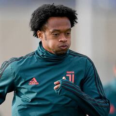 De lateral o extremo, Cuadrado es fijo para el partido en Lyon