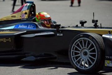 Esteban Gutiérrez 'quemó llanta' de su Fórmula E en Paseo de la Reforma.