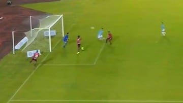 El gol 'a lo Zamorano' con que Isaac Díaz brilló en México