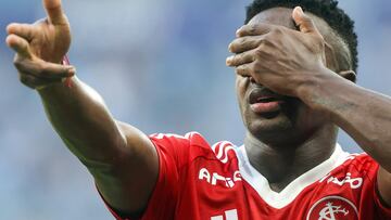 Johan Carbonero hace la celebración de Vinicius