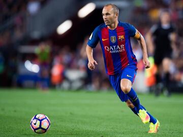 Iniesta cerró su etapa en el FC Barcelona y llegó al Vissel Kobe.