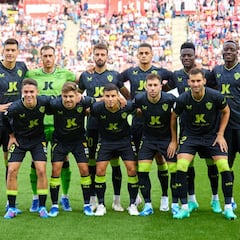 Aprobados y suspensos del Almería: mandíbula de cristal de los rojiblancos
