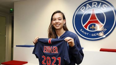 El fútbol femenino aún camina lento en lo que a negociaciones entre clubes con dinero de por medio se refiere, aunque cada vez van habiendo más traspasos. En España, el primer club que hizo caja por la venta de una futbolista fue el Valencia Femenino. La pionera en ese sentido fue la portera chilena Tiane Endler, que en 2017 se convirtió en el primer traspaso del fútbol femenino en España. El PSG pagó para hacerse con sus servicios 25.000 euros.