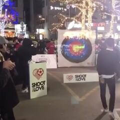 David Villa asombró a todos los coreanos con este 'bulls eye'