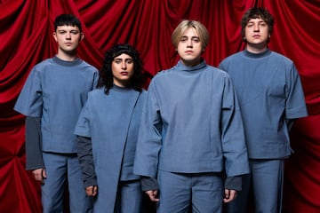 D¨²o de pop alternativo lituano que apuesta por sonidos oscuros, letras po¨¦ticas y una est¨¦tica melanc¨®lica. Su estilo evoca el electropop con tintes introspectivos.