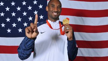 Sí a algo le faltaba a Kobe en su carrera era ganar una Medalla de Oro con la Selección de Estados Unidos y lo hizo en Beijing 2008. El combinado de las barras y las estrellas de aquél entonces superó sin problemas la primera ronda y en fase definitiva avanzó a la final donde sostuvo un partido cardiaco con España que terminó 118-107