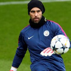 Bravo volvió a ser titular en Champions después de un año